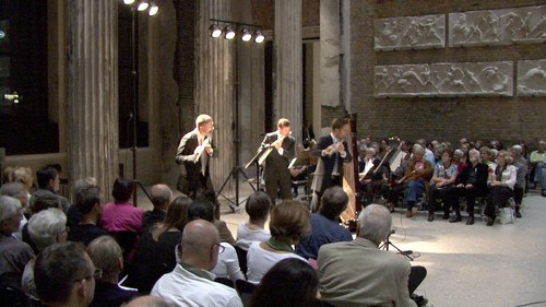 H. Johannes Wallmann "schilf in händen", Uraufführung im Neuen Museum Berlin am 29.9. 2011 (hier Im Foto die Position 1 = vorn;  Solisten des Rundfunk-Sinfonieorchesters Berlin), Foto: Peter Lange